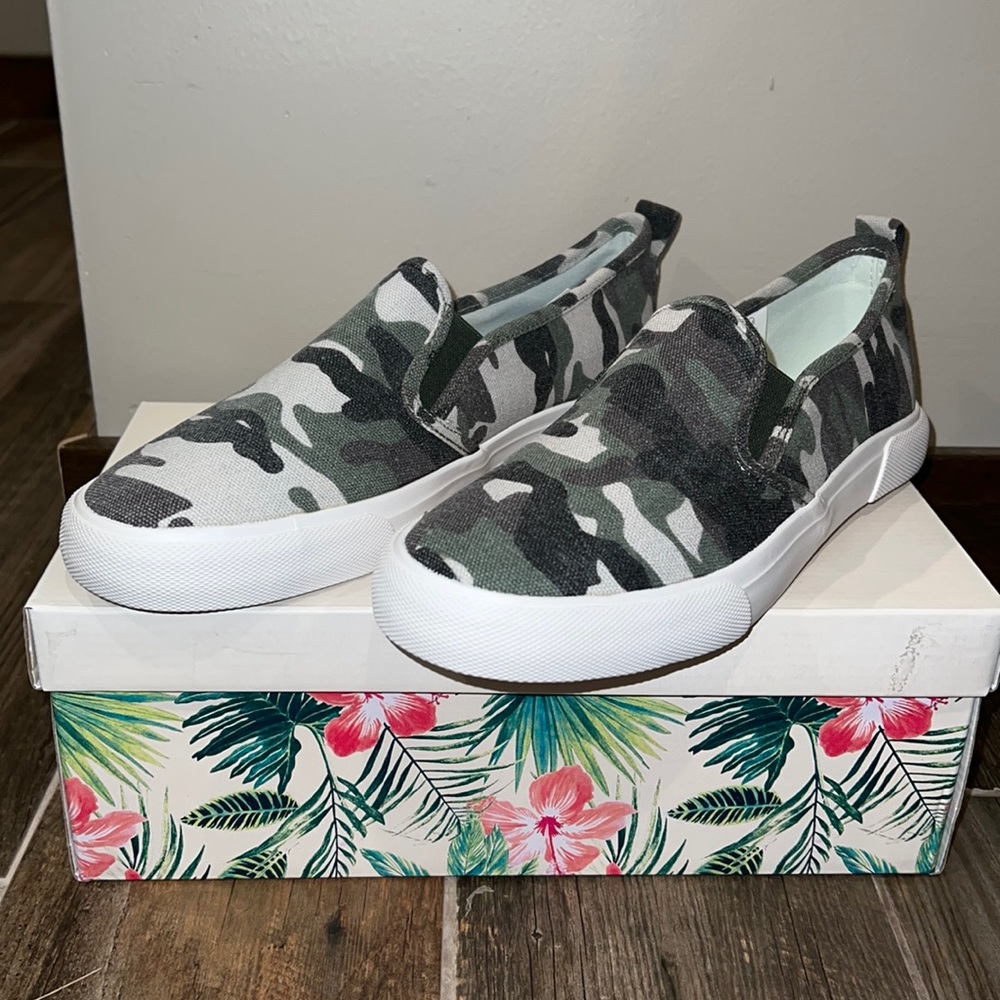 Tommy Bahama canvas shoes